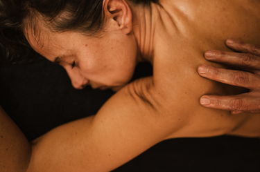 kvinna som får massage